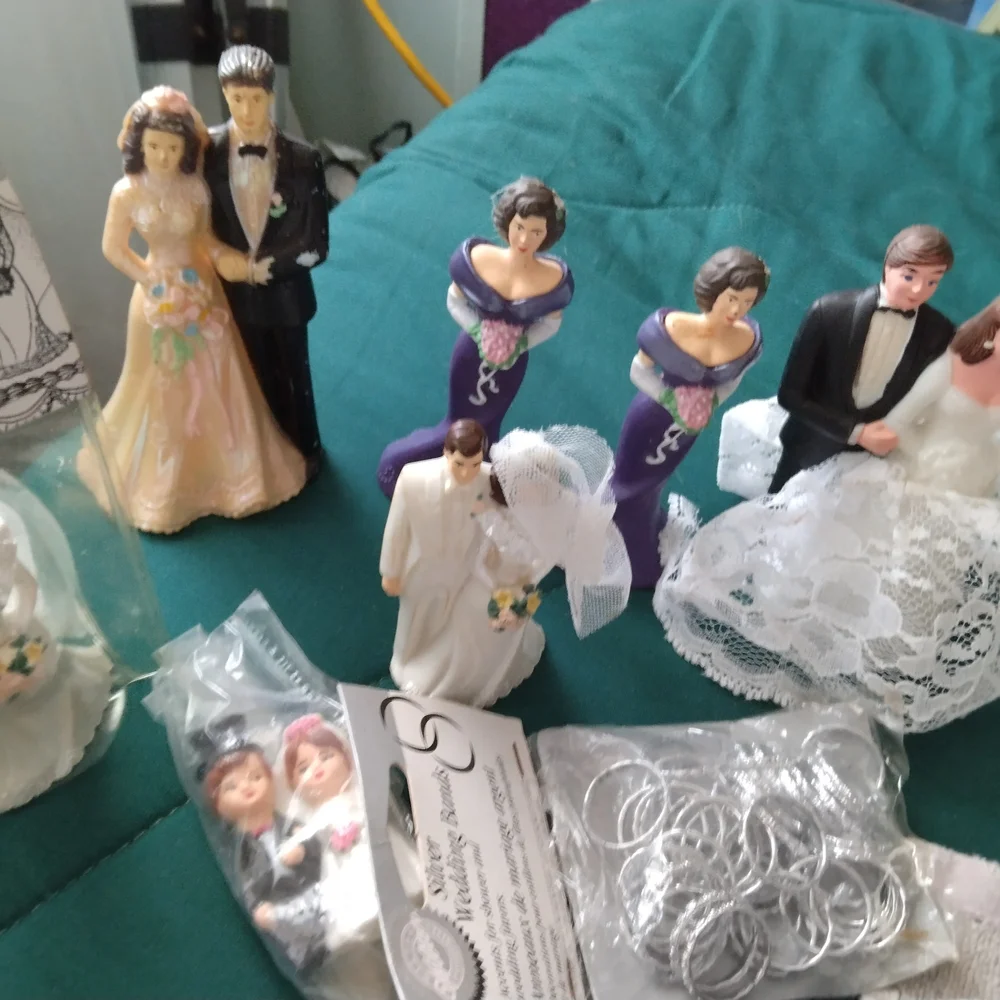 Vintage America Wedding Couple Cake Topper - White and Pink